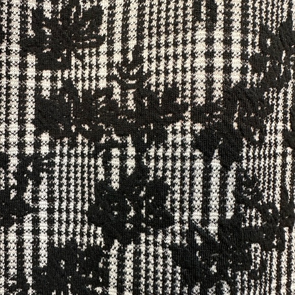 Elegant Black and White Floral Skirt - Picture 5 of 8